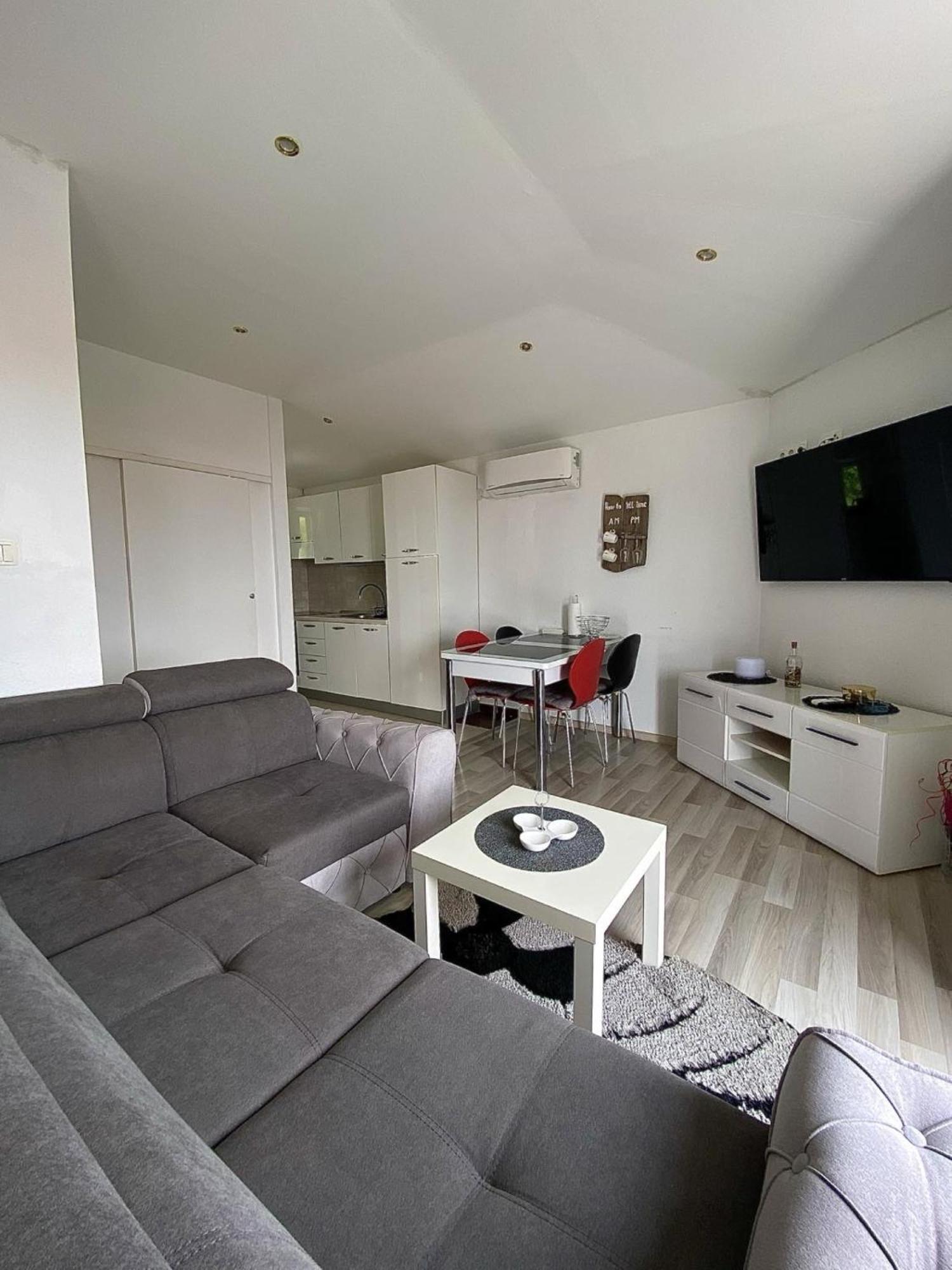Apartments Ema Lovran Bagian luar foto